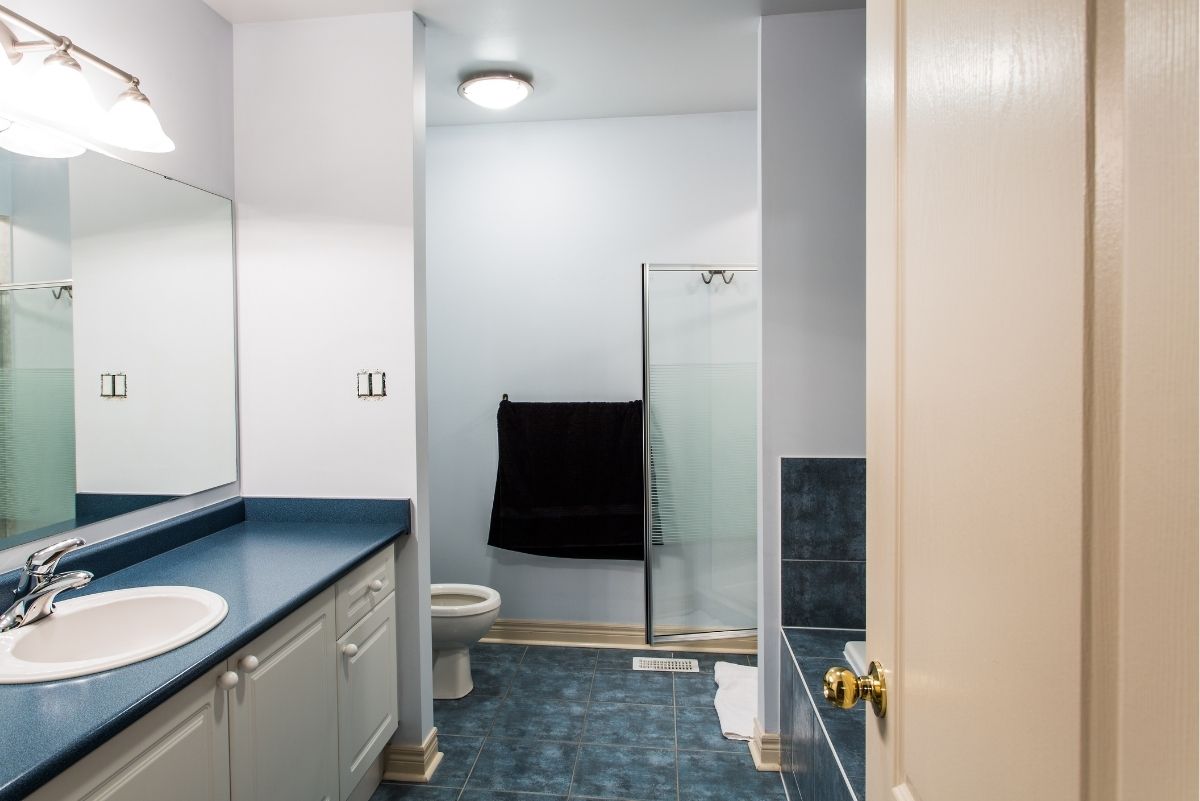 An ensuite bathroom with grey floor tiles
